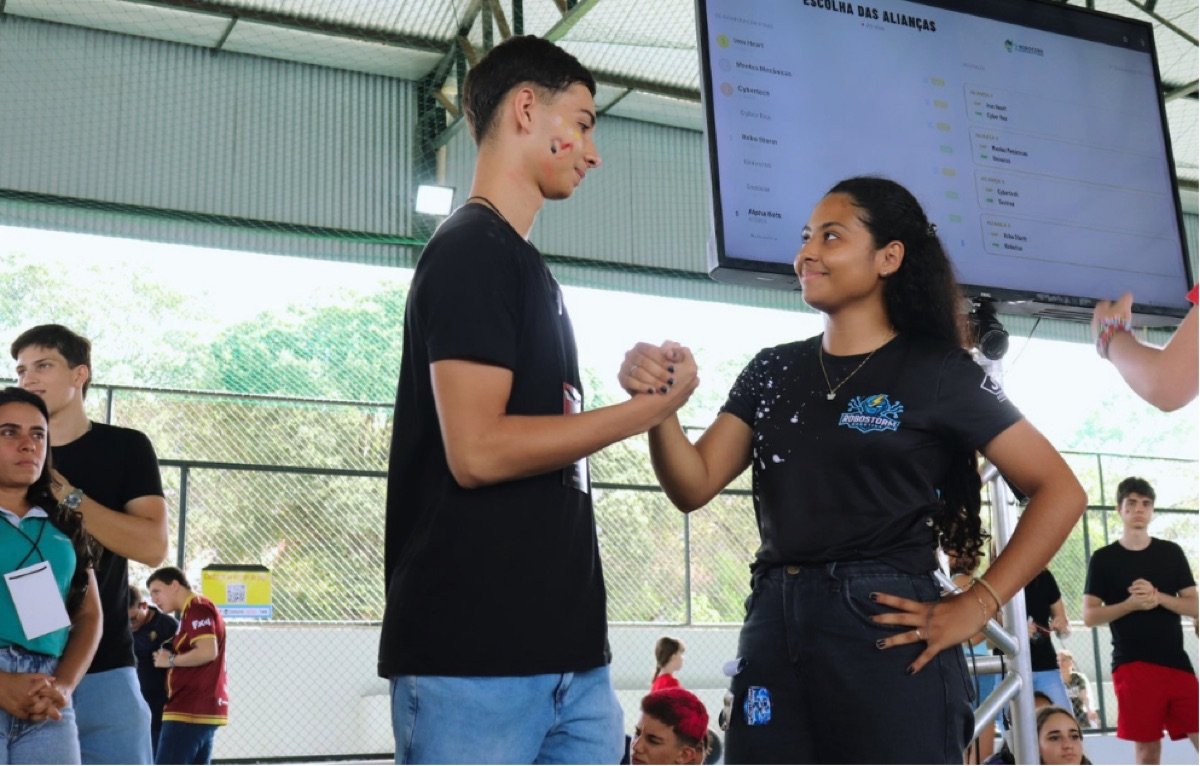 Jovens do Fx4 durante a Robocopa